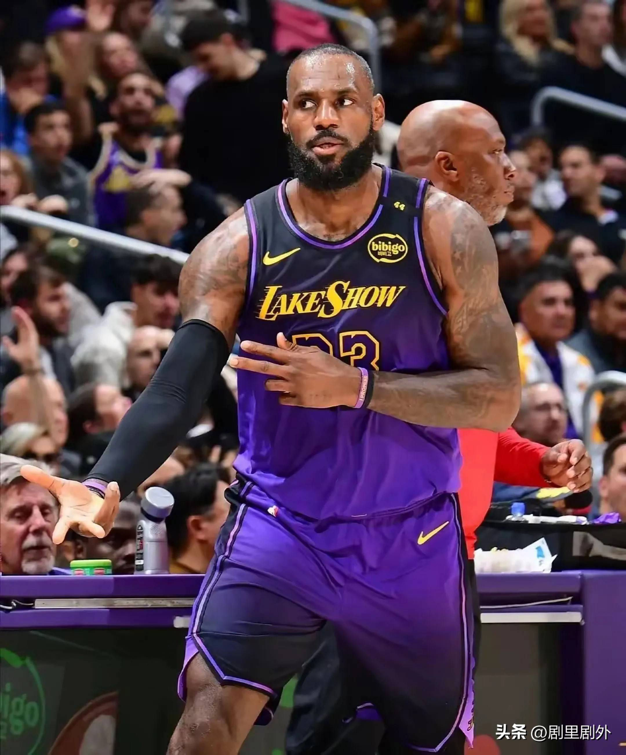 爱游戏手机版-关于詹姆斯在塞尔维亚队比赛中领先优势明显，比赛局势复杂引发热议！上演精彩一战的信息