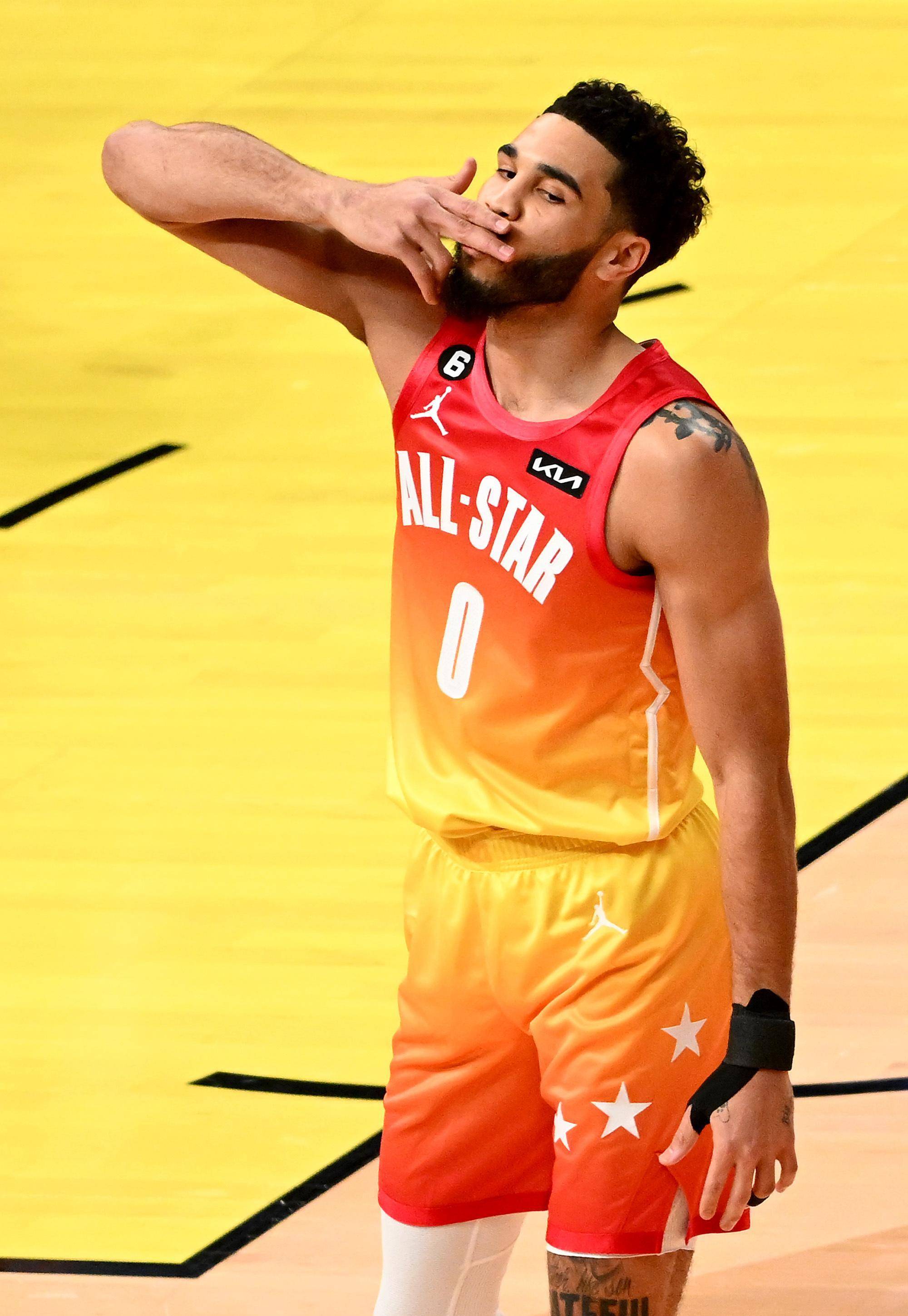 爱游戏手机版-关于法国队前途光明！，塔图姆新星出色防守表现突出上演精彩一战的信息