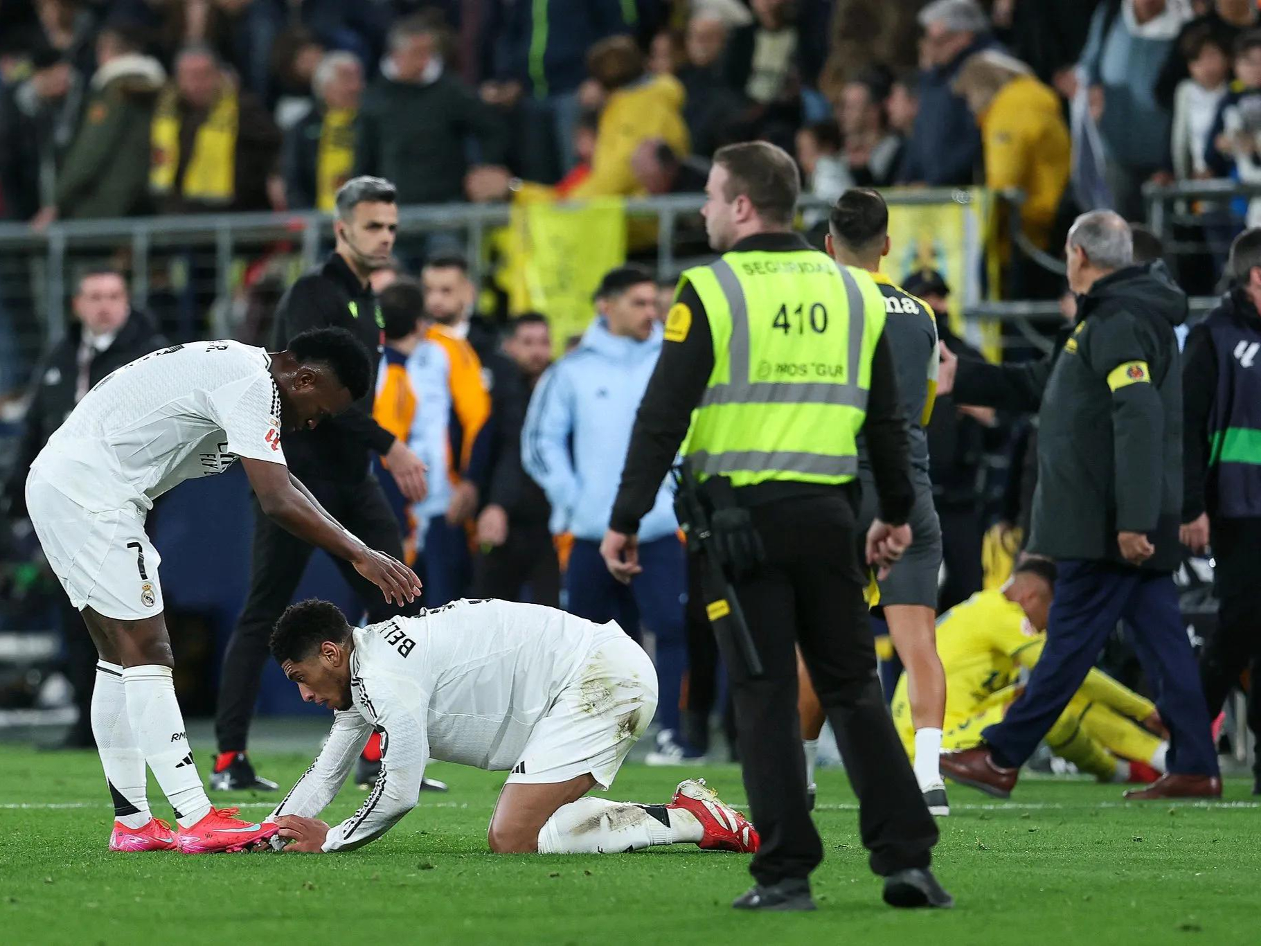 爱游戏手机版-AC米兰发布备战花絮，关键时刻防线松动，法国杯任务艰巨，团队化学反应显著的简单介绍