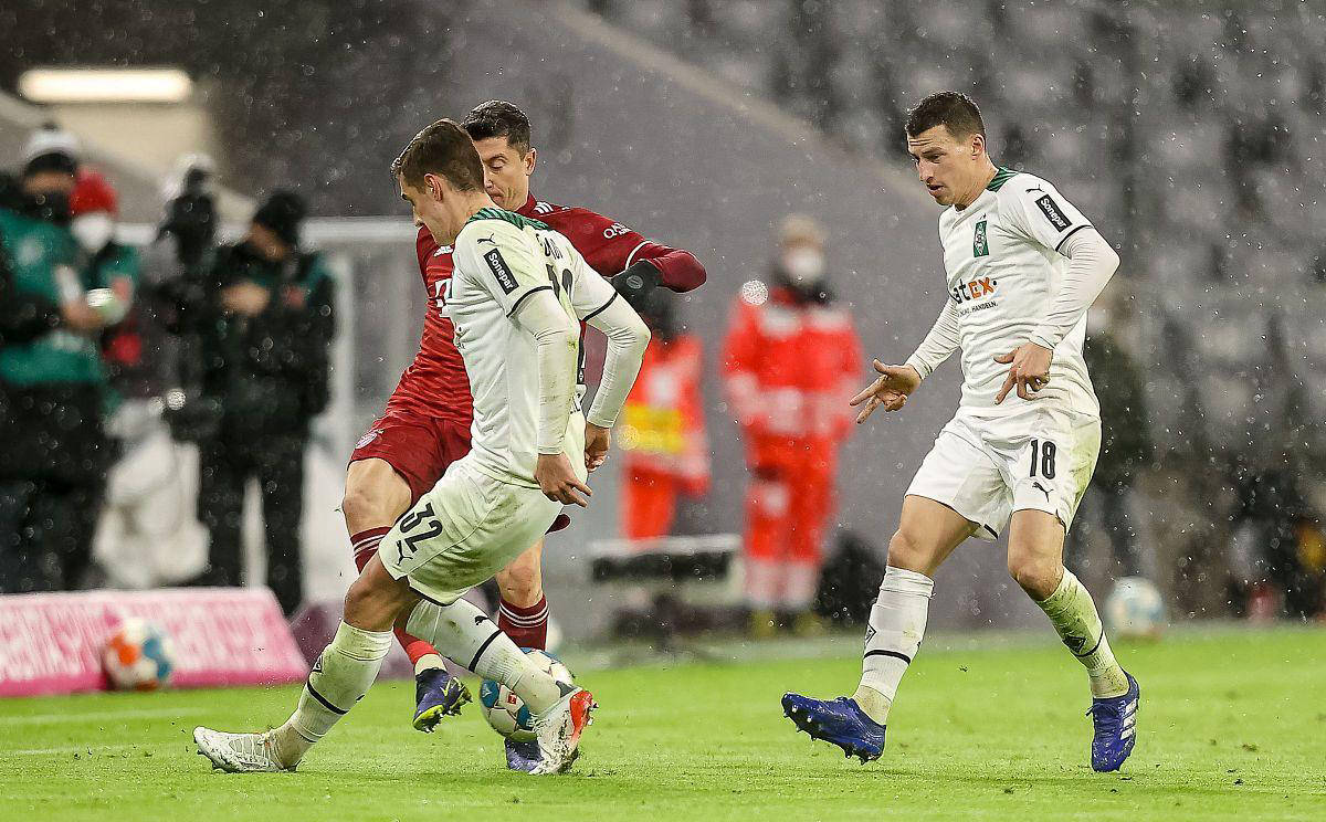 关于门兴格拉德巴赫迎欧冠关键赛，加时末段状态回暖，悬念犹存，更衣室氛围转暖的信息